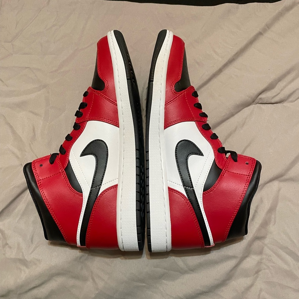 Jordan 1 Black Toe